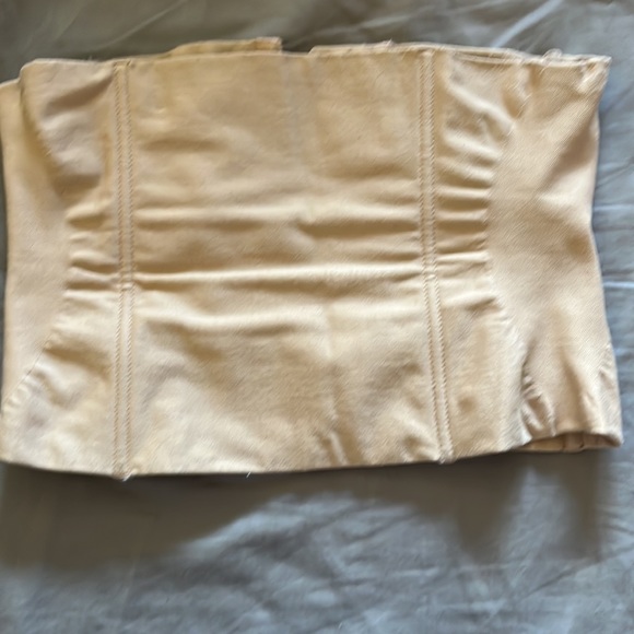 Kathy Ireland Intimates corset size medium GUC - Picture 2 of 3